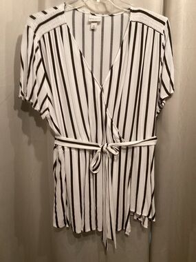 AVA & VIV White and Black Striped Top with Belt at the Waist